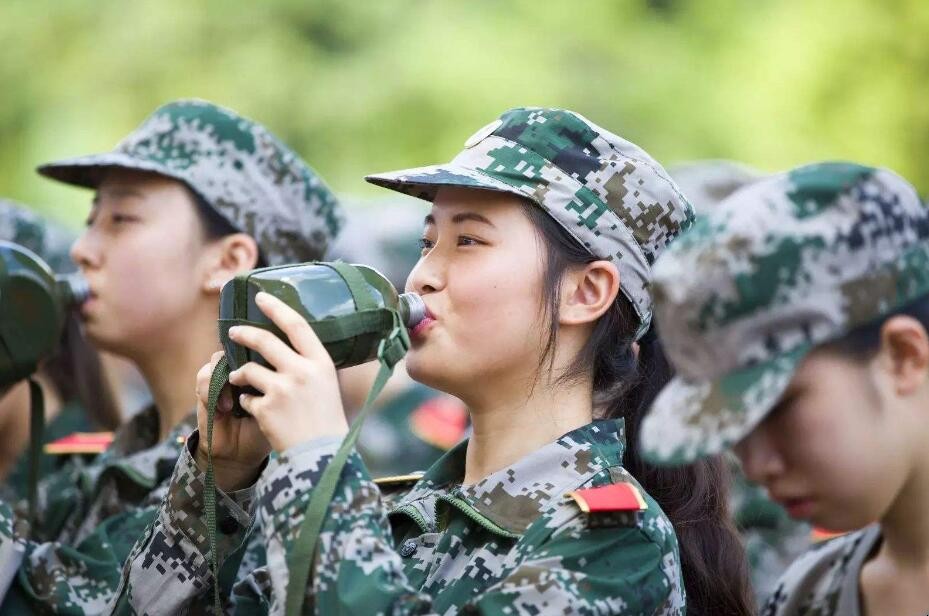 军训要带什么东西初一「军训要带什么东西女生小学」