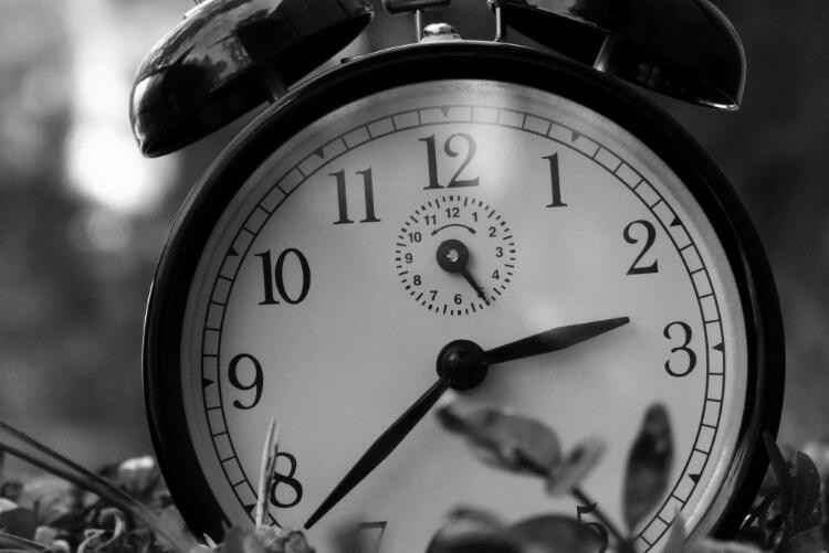 英语一刻钟等于多少分钟怎么说「英语一刻钟等于多少分钟怎么写」
