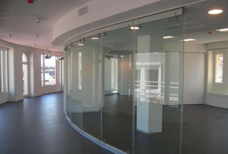 不锈钢玻璃隔断有哪些优点和缺点「不锈钢玻璃隔断有哪些优点呢」