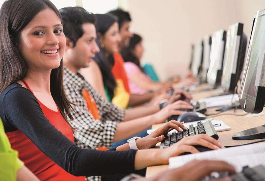 计算机哪个专业对于女生好学 女生学计算机专业好吗?前景如何