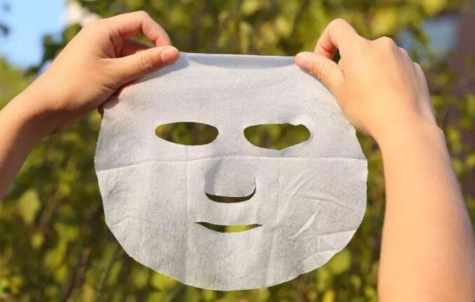 是先护肤还是先敷面膜? 要先敷面膜还是先护肤好(图1) 是先护肤还是先敷面膜? 要先敷面膜还是先护肤好(图1)