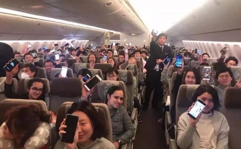 飞机上面手机可以不关机吗? 坐飞机可以手机不关机吗现在