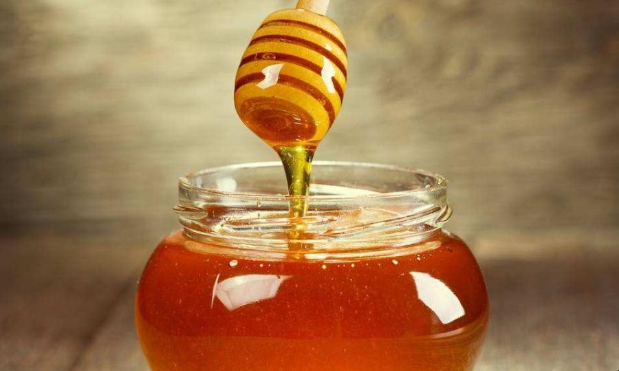 为什么蜂蜜冷藏后成为白色了 为什么蜂蜜冷藏后会变白色