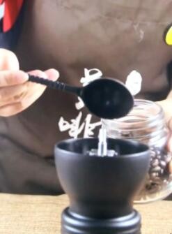 怎样把咖啡豆磨成粉 怎么将咖啡豆磨成粉(图3)