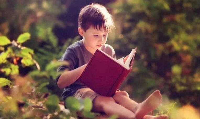孩子喜欢看书的好处 孩子从小看书有什么好处