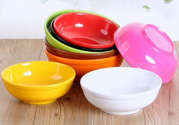 如何辨别陶瓷餐具的好坏 仿瓷碗怎么辨别
