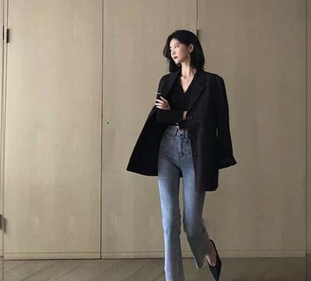 牛仔喇叭裤怎么搭配 喇叭裤怎么搭配(图1) 牛仔喇叭裤怎么搭配 喇叭裤怎么搭配(图1)