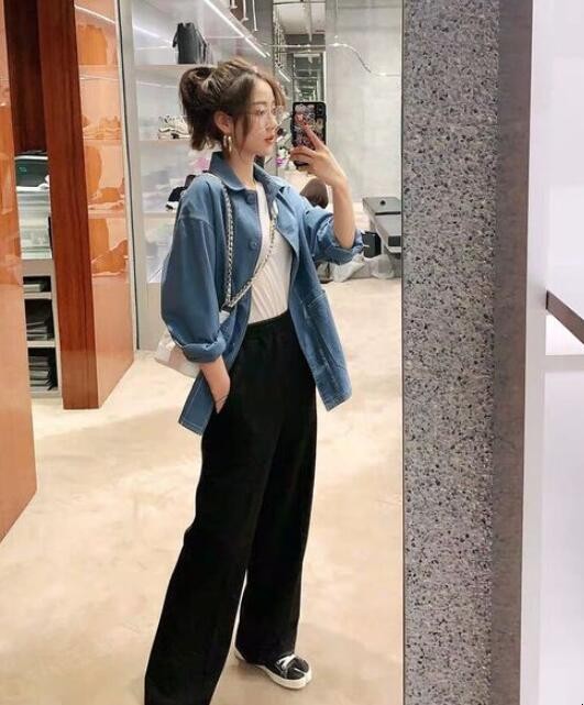 牛仔喇叭裤怎么搭配 喇叭裤怎么搭配(图7) 牛仔喇叭裤怎么搭配 喇叭裤怎么搭配(图7)
