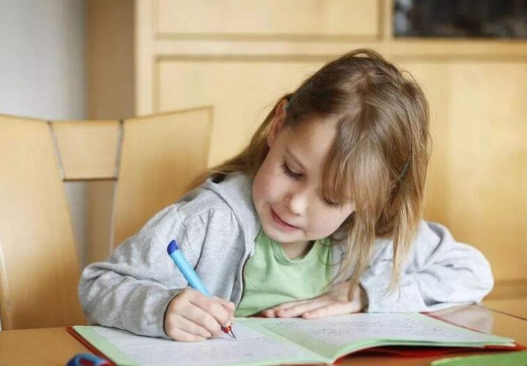 怎样培养孩子的注意力和专注力 怎样培养孩子读书的兴趣和爱好