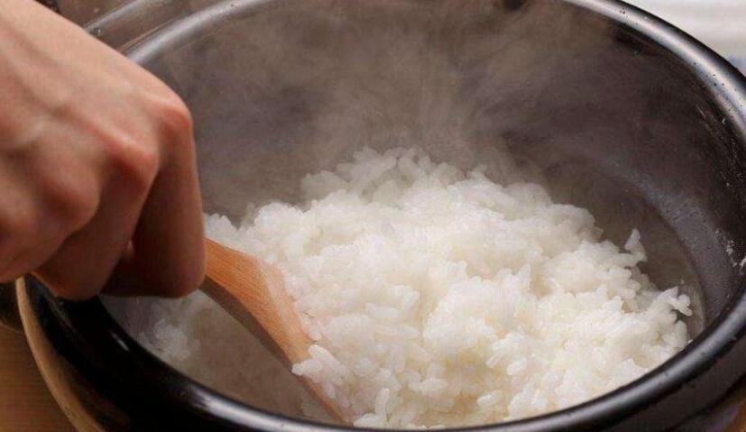 3,没量具的情况下一碗米,两碗水蒸出来的米也刚好